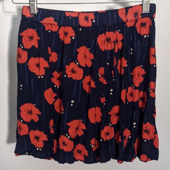 Urban Outfitters printed poppy skirt with pockets. - Picture 2 of 2